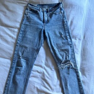 Gap Cigarette High Rise Light Wash Denim jeans. Size 28 - 6r